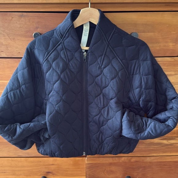 lululemon Women's Quilted Black BomberJacket - Picture 3 of 7